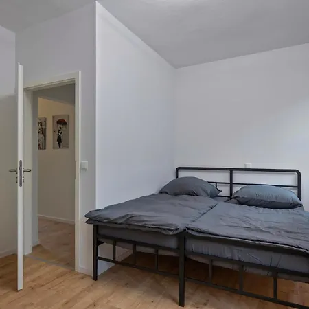 Deine Bude - 4 Doppelzimmer, 2 Baeder, Kueche * Hürth