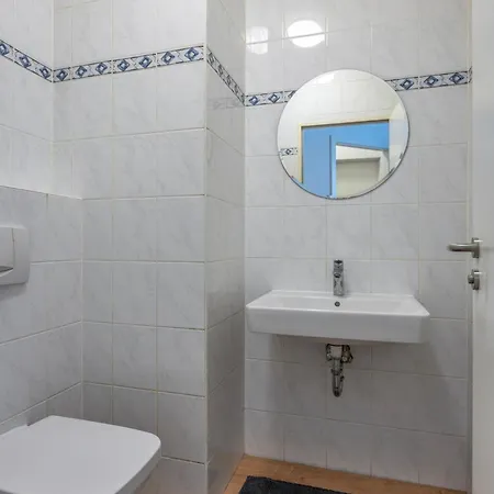 Apartment Deine Bude - 4 Doppelzimmer, 2 Baeder, Kueche