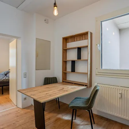 Deine Bude - 4 Doppelzimmer, 2 Baeder, Kueche Apartment *