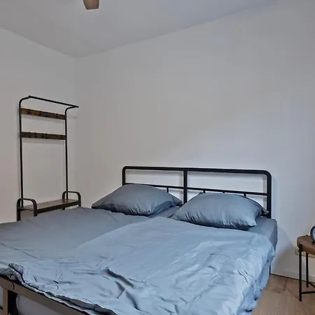 Deine Bude - 4 Doppelzimmer, 2 Baeder, Kueche Huerth