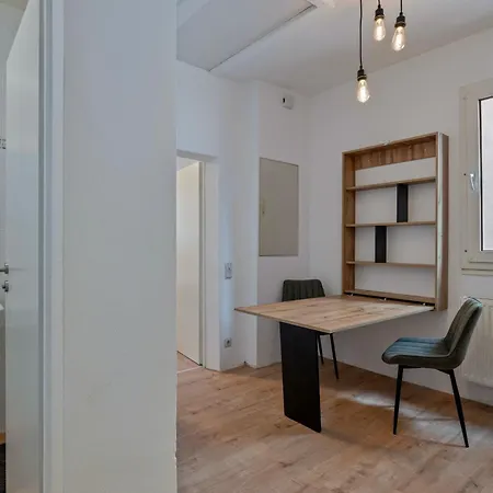 Apartment Deine Bude - 4 Doppelzimmer, 2 Baeder, Kueche *