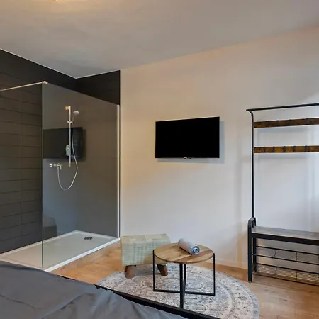 Deine Bude - 4 Doppelzimmer, 2 Baeder, Kueche Apartment Huerth