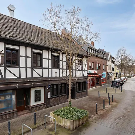 Apartment Deine Bude - 4 Doppelzimmer, 2 Baeder, Kueche Huerth