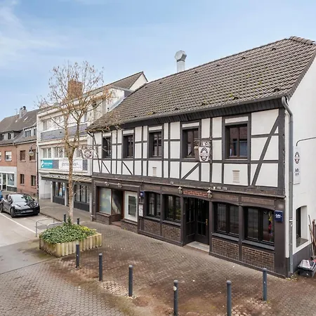 Deine Bude - 4 Doppelzimmer, 2 Baeder, Kueche Huerth