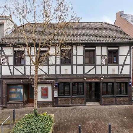 Deine Bude - 4 Doppelzimmer, 2 Baeder, Kueche Apartment Huerth