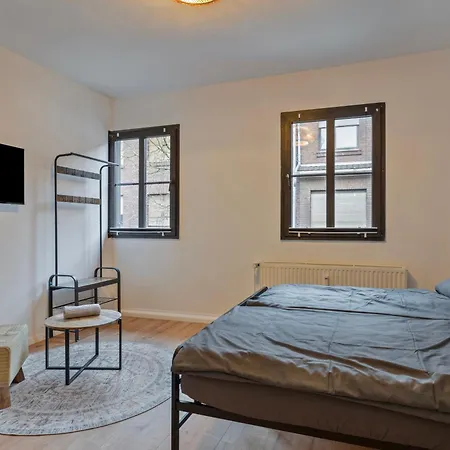 Deine Bude - 4 Doppelzimmer, 2 Baeder, Kueche Apartament