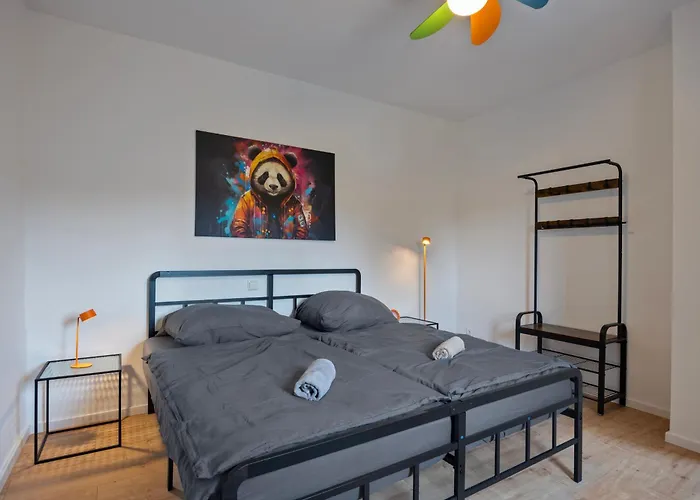 Deine Bude - 4 Doppelzimmer, 2 Baeder, Kueche