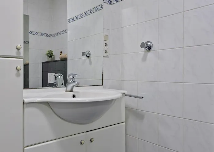 Deine Bude - 4 Doppelzimmer, 2 Baeder, Kueche *